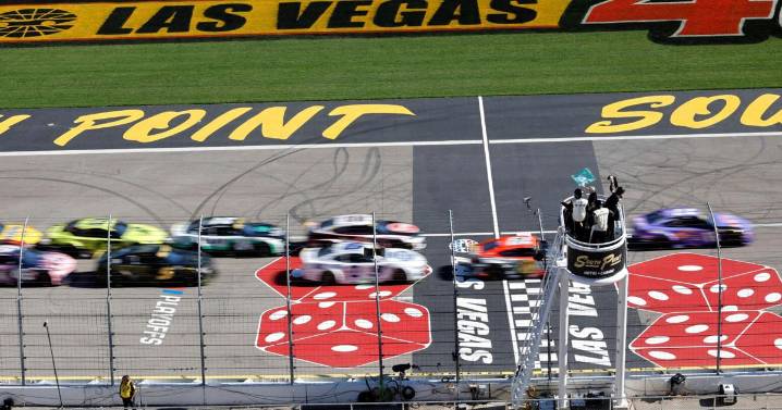 \Hamlin charges to emotional 60th Cup win at Las Vegas