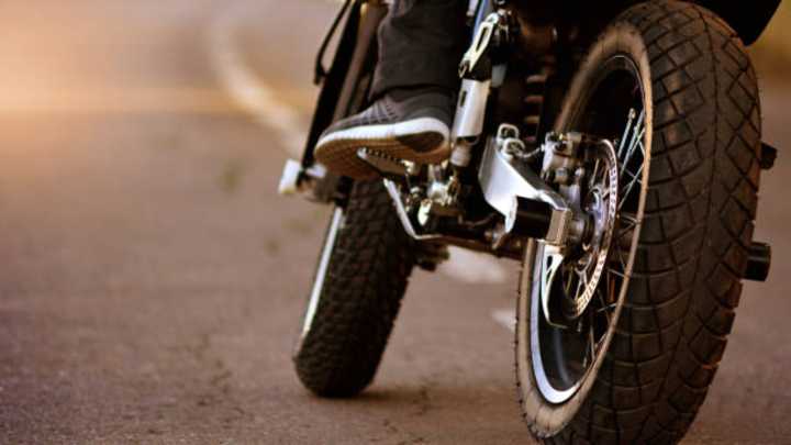 ABS y CBS en motos: cómo funcionan y cuál es su importancia