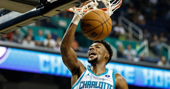 Hornets' Brandon Miller exits game against 76ers with shoulder injury
