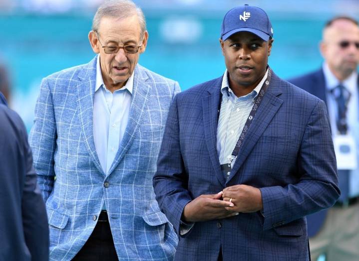 Deadspin | Dolphins, general manager Chris Grier mutually agree to part ways