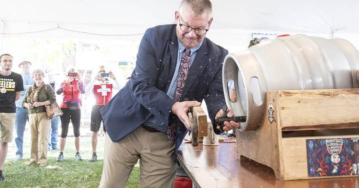 ‘Drei, Zwei, Eins:’ Mayor taps firkin to launch Mifflinburg Oktoberfest