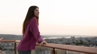 Qué significa sentirse más en paz cuando estás solo que acompañado, según la psicología