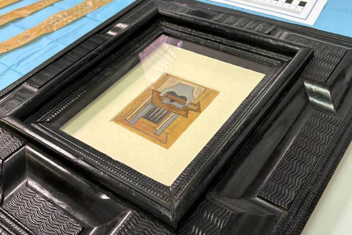 Al borde del llanto. La portera que guardó un Picasso pensando que era un espejo: “Ya no recojo un paquete de nadie, así vaya a explotar”