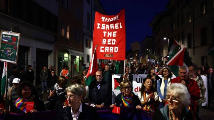 Manifestantes propalestinos se enfrentaron con la policía antes del partido de fútbol entre Italia e Israel