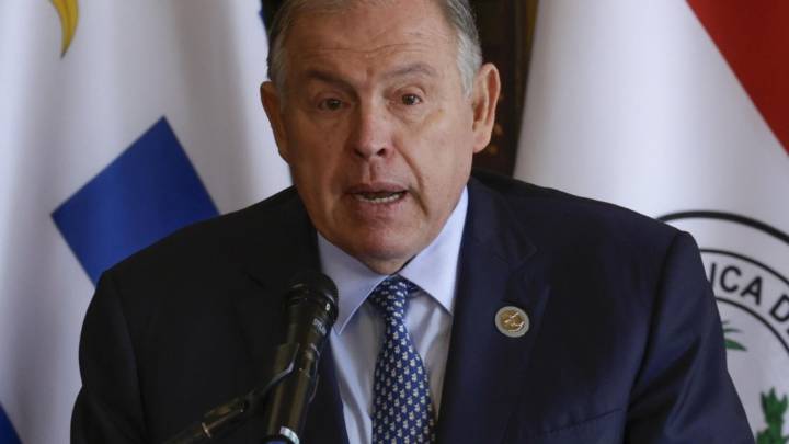 Canciller argentino renunció a días de unos comicios clave para Milei
