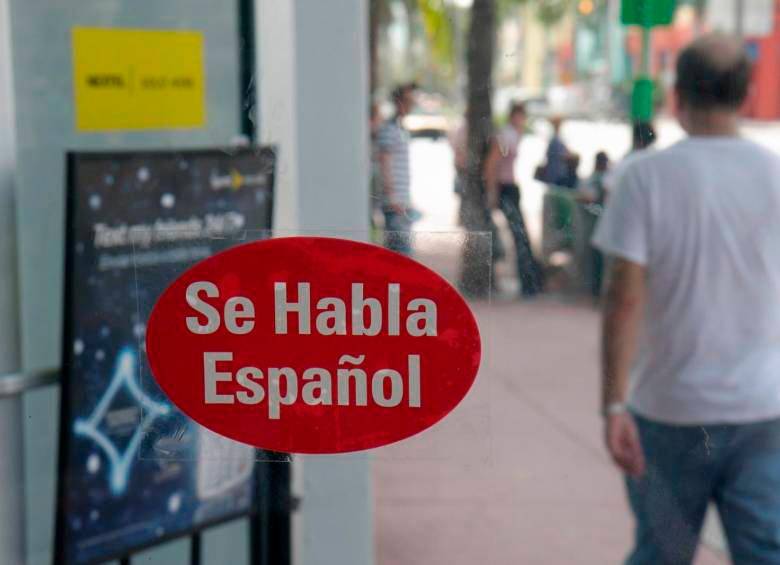 Aunque descendió, el español se mantiene en el top 3 de los idiomas que más se hablan en el mundo, ¿y el inglés?