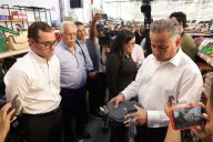 POLITICÓN: ¡A lo chino! Confisca Santiago Nieto en Saltillo y Torreón piratería