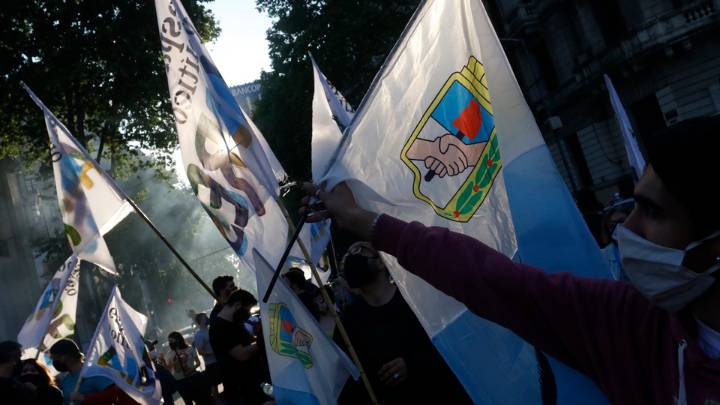 “Liberen a Cristina”: empieza la caravana que marcha hacia la casa de la expresidenta