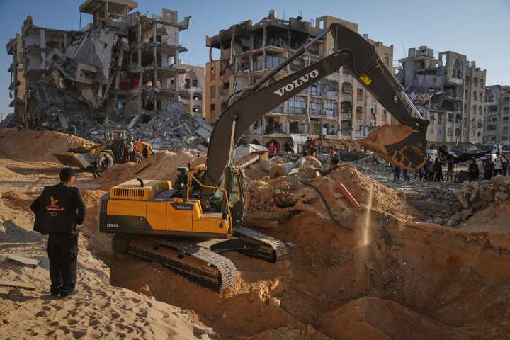 Egypt sends team to Gaza to help Hamas find hostage remains