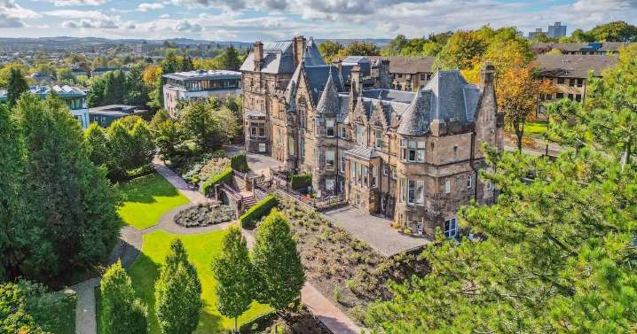 Glasgow southside flat in 'prestigious' estate goes on the market for £349k