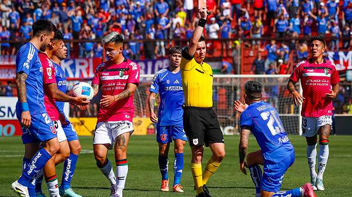 Tras un error personal: Mira la expulsión de Charles Aránguiz ante Palestino y que lo deja fuera del clásico universitario Doble amarilla para el volante azul.