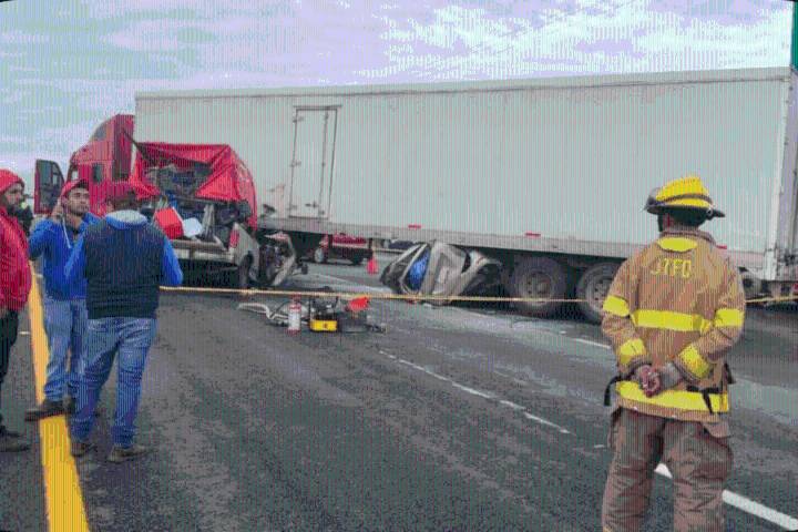 Fallecen tres personas en choque múltiple con tractocamión en Hidalgo ¿Dónde está el conductor?
