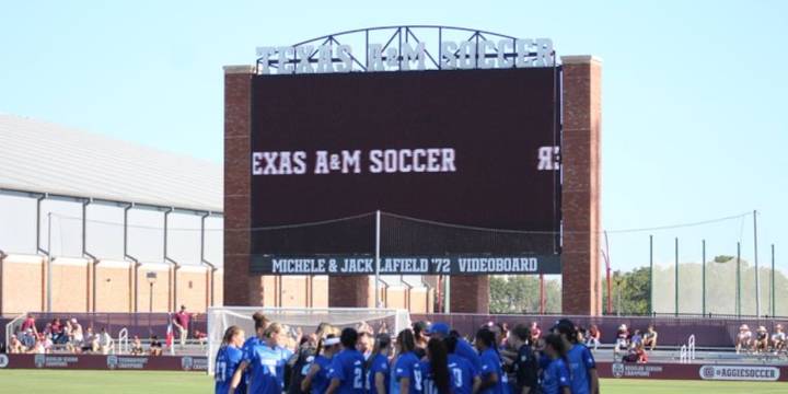 Wildcats Dominate Texas A&M, 3-0, To Close Regular Season
