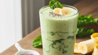 Un trío poderoso para tu salud: por qué recomiendan consumir licuado de acelga, chía y banana