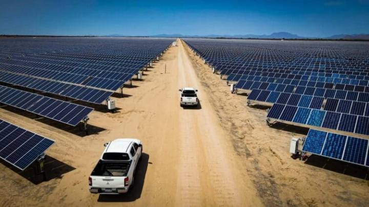 China cubre sus desiertos con paneles solares para alimentar su economía