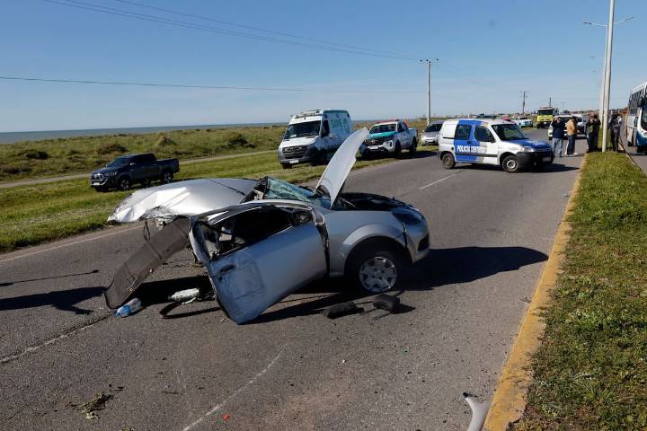 Tragedia en la ruta 11. Una beba murió en un violento despiste y choque contra una columna de alumbrado