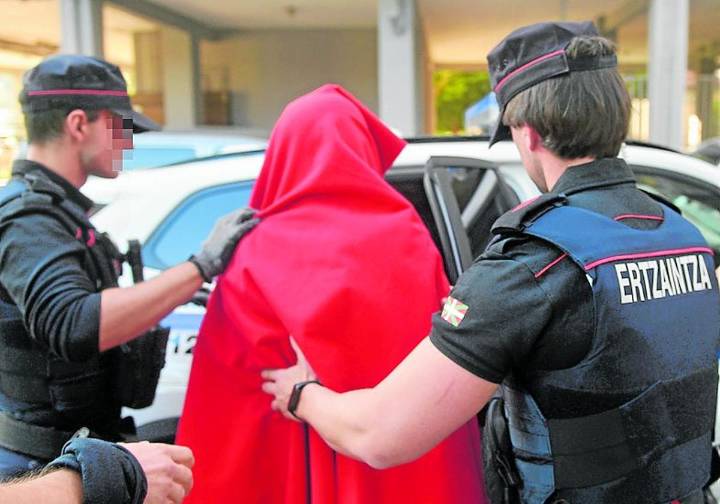 La Ertzaintza cambia su política informativa y ya revela el origen de sus detenidos