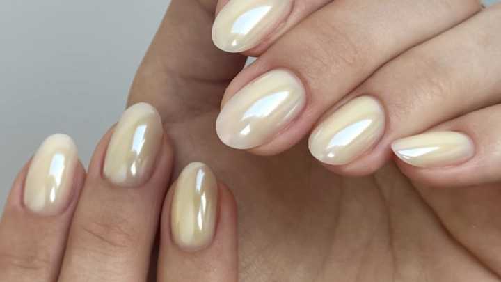 Uñas acrílicas 2026: 5 tendencias en manicure que rejuvenecen las manos