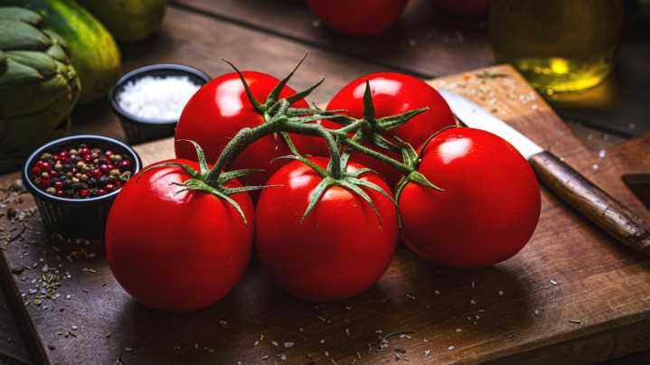 Can You Cook With Tomato Stems Or Leaves?