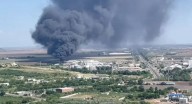 Fuerte incendio en pensión de tráileres al norte de Los Mochis, desalojan negocios