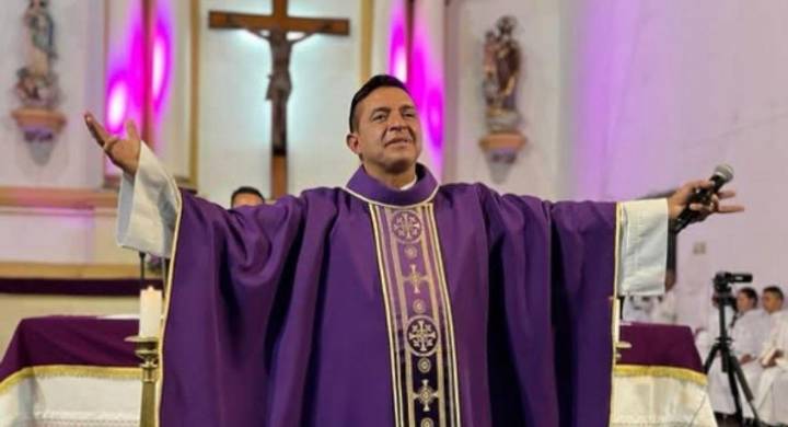 “Hoy creo más”: al padre Chucho se le adelantó el susto de Halloween en Ecuador
