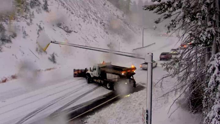 Semi-truck collisions block Blewett Pass amid heavy snow