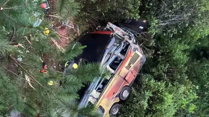 La desgarradora despedida a las víctimas del micro de larga distancia que chocó y cayó a un arroyo en Misiones