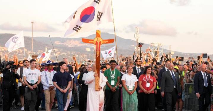 Pope Leo XIV Urges Young People to Step Beyond Comfort Zones and Build Peace