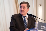 García Montero, director del Cervantes: “La RAE está en manos de un experto en llevar negocios desde su despacho para empresas multimillonarias”