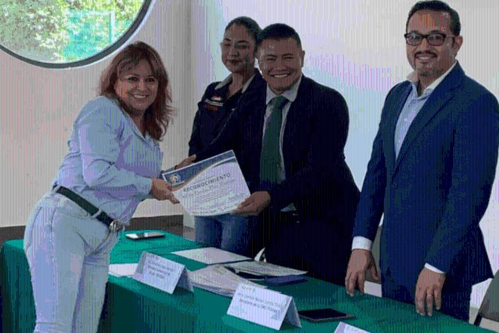 Cecaab entrega reconocimientos de fin de curso