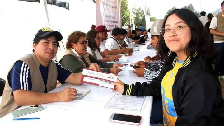 ¡Revisa el calendario! Comienza pago de becas Benito Juárez y Jóvenes Escribiendo el Futuro para estudiantes de continuidad