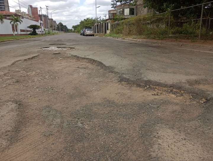 Urgente llamado vecinal para reparar la calle Los Raudales en Puerto...