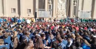 Más de 7.500 jóvenes llenan la Plaza del Pilar para celebrar el Jubileo del Mundo de la Educación