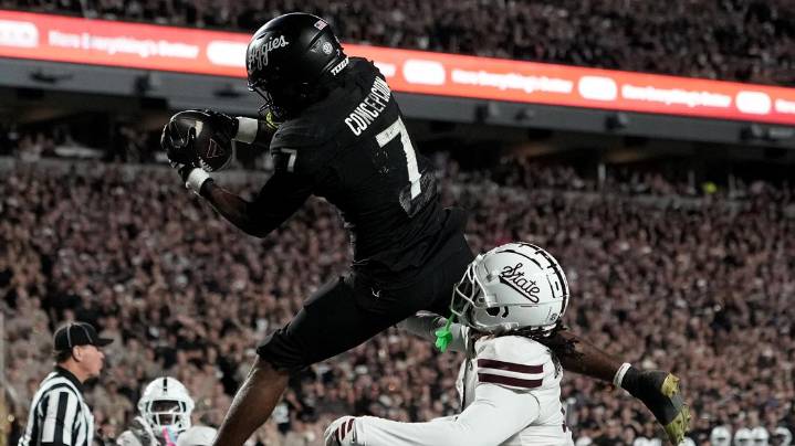 Texas A&M moves up one spot in latest AP Top 25 poll
