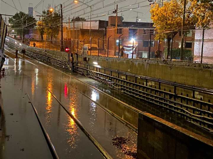 ¡Otra vez la Línea A del Metro! Suspende servicio en cinco estaciones a causa de las fuertes lluvias