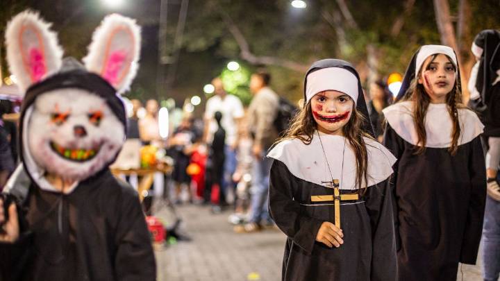 Halloween en la Arístides: una multitud tiñó de color y alegría "macabra" la emblemática avenida de Ciudad