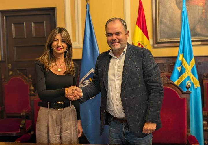 El Ayuntamiento de Oviedo y la Cámara de Comercio firman un convenio de apoyo a los emprendedores