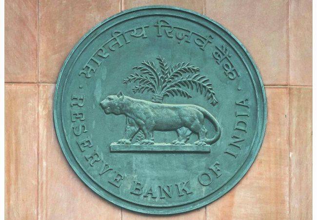 India's forex reserves drop below USD 700 bn