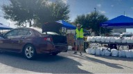Cientos de familias de Osceola reciben comidas navideñas en el evento anual del comisionado Brandon Arrington