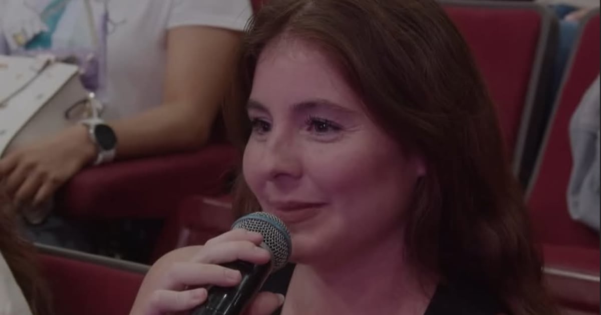 “La paso bien, tomo mucho”: Funcionaria de Puerto Vallarta se exhibe en show de Franco Escamilla