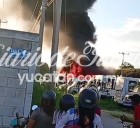 Incendio en lote de camiones en la colonia Sambulá