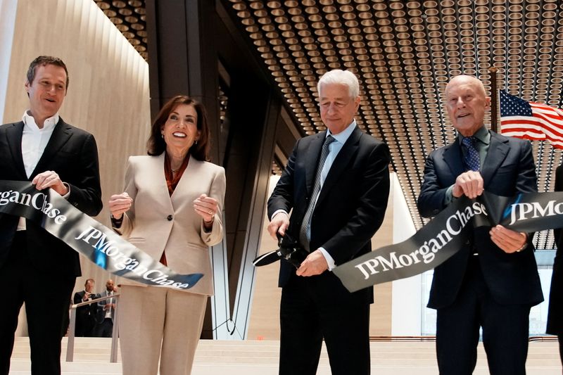 JPMorgan seeks to attract staff with $3 billion skyscraper in New York