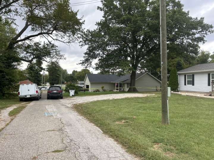 Man accused of killing his mom, burning her body in backyard appears in court