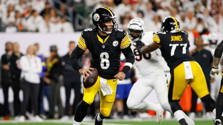 Steelers close to within 27-24 on Aaron Rodgers' third TD