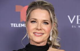 ¡Sonya Smith se reinventa y brilla fuera de la pantalla!