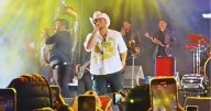 Sujetos armados irrumpen recital de Tito Torbellino Jr. y sueltan plomo en pleno concierto