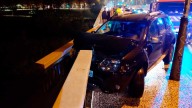La barandilla del puente de La Almozara evita que un coche caiga al Ebro tras un accidente en Zaragoza