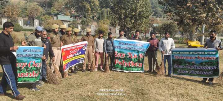 WMDA, Ganderbal Police conduct sanitation drive around Manasbal Lake