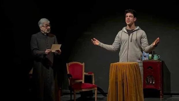 Una puesta en escena ágil e intrigante, con notables actuaciones