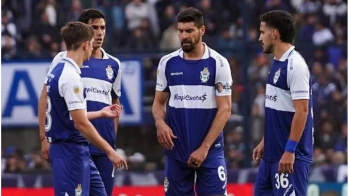 Crisis en Gimnasia y Esgrima La Plata: la FIFA lo inhibió